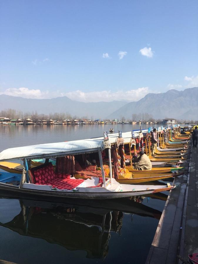 New Alexandra Houseboats Srīnagar Exterior foto