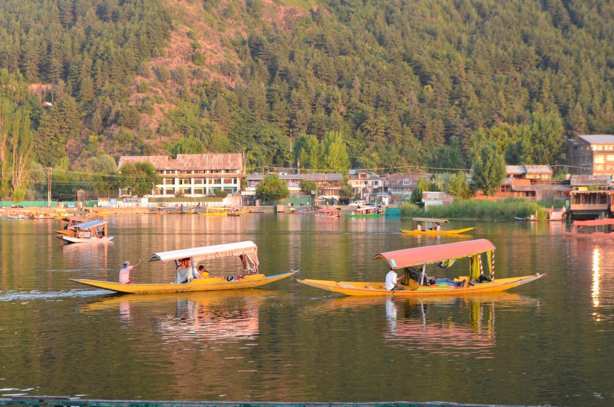 New Alexandra Houseboats Srīnagar Exterior foto