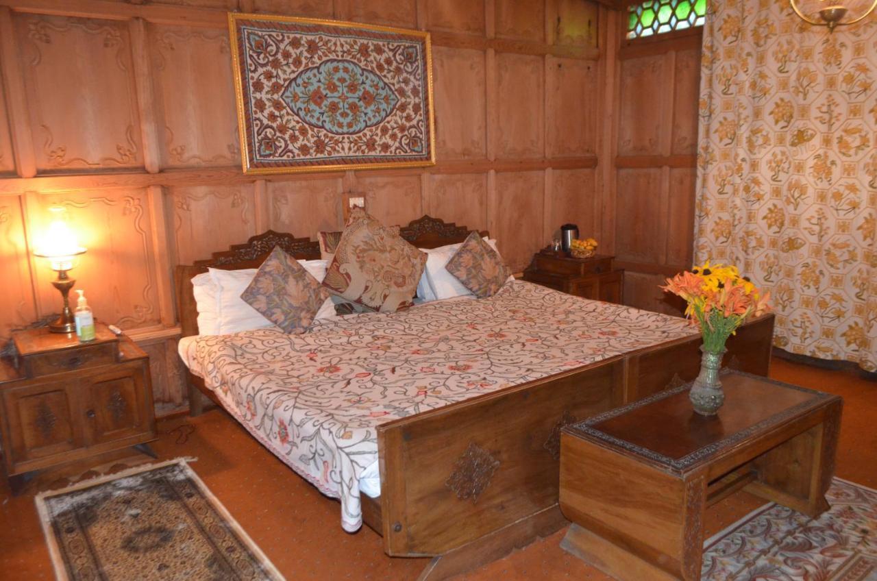 New Alexandra Houseboats Srīnagar Exterior foto
