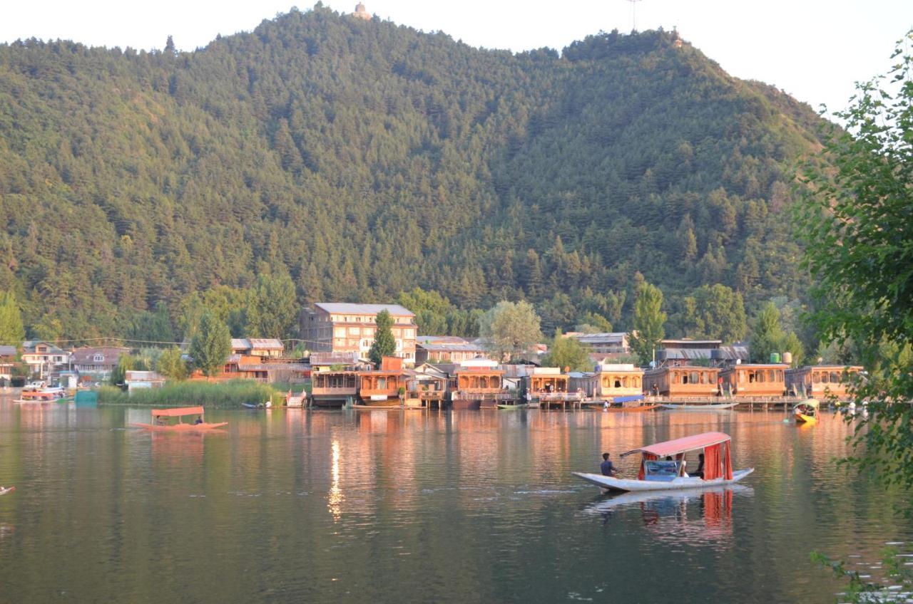 New Alexandra Houseboats Srīnagar Exterior foto